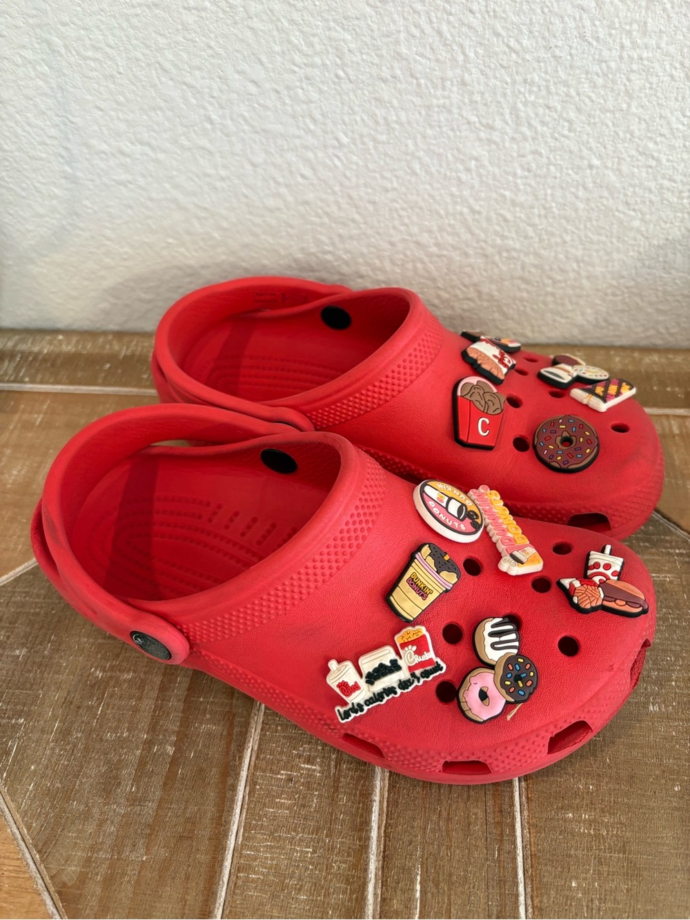 Crocs Kids Red Clog Sandals Fun Charms Chick-fil-A Dunkin Donuts Size Youth 4